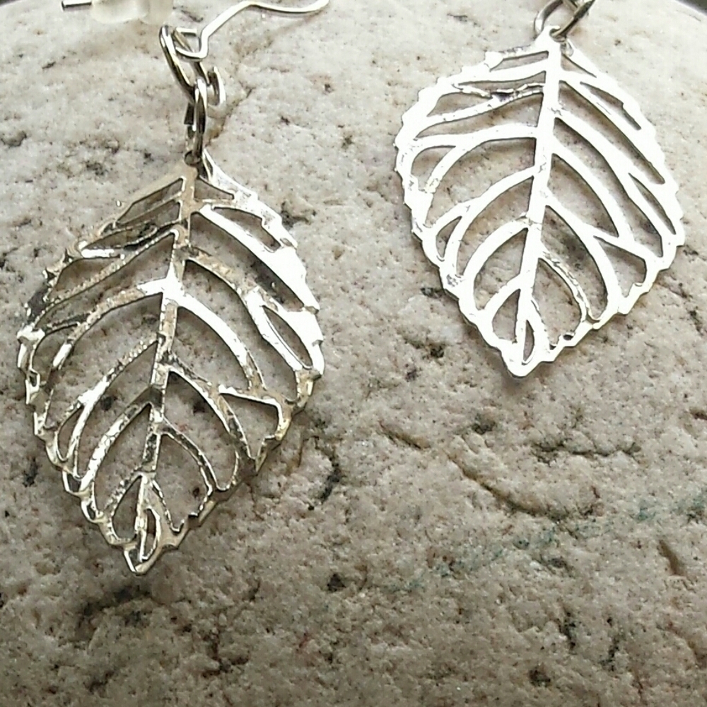 Silvertone Filigree Leaf Dangle Earrings - Picture 4 of 4